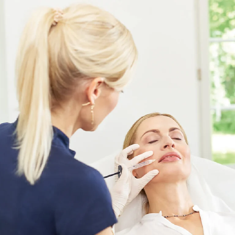 Hyaluron München Dermatologische Behandlung für sanfte Frische und ein natürliches Aussehen